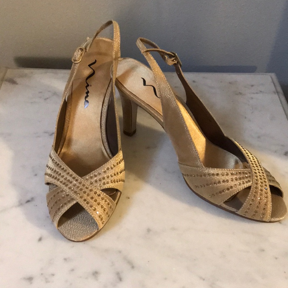 Like new- Nina gold evening heels